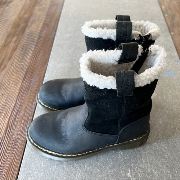 DR. MARTENS Girls Fur Lined Shearling Leather Boots size 2 - Picture 7 of 11
